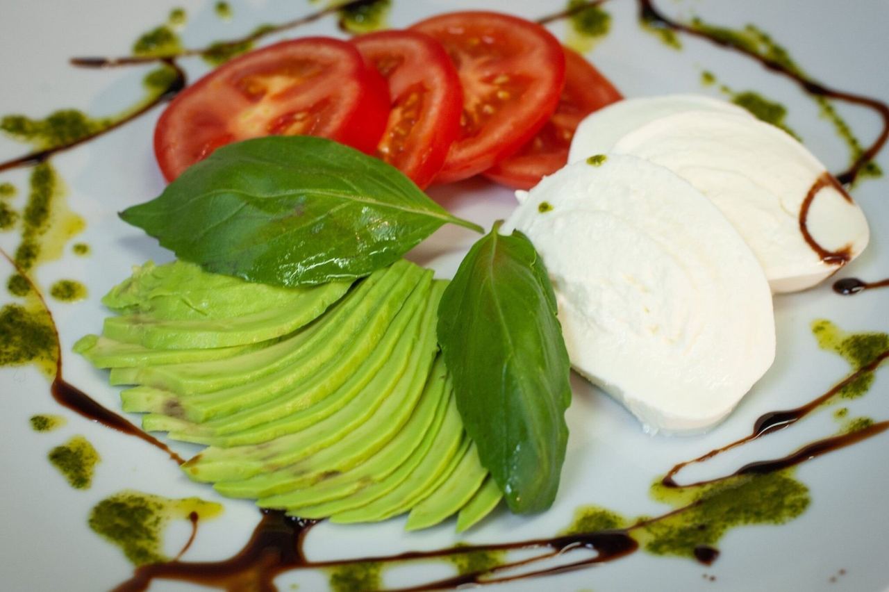 Tomato, mozzarella, avocado and basil with balsamic at Pomodoro e Mozzarella